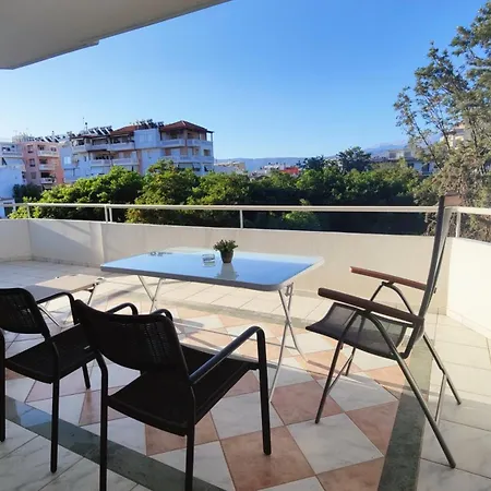 Apartamento ολόκληρο στόν τρίτο όροφο μέ σαλόνι ,δύο υπνοδωμάτια , κουζίνα , μπάνιο ,καί μεγάλα μπαλκόνια μέ ωραία θέα πάρκου καί ιδιωτικὸ πάρκιν γιά επιβατικό αυτοκίνητο *