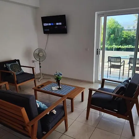 Comfortable And Spacious Opposite A Park In Chania With Parking * Chania (Crete)