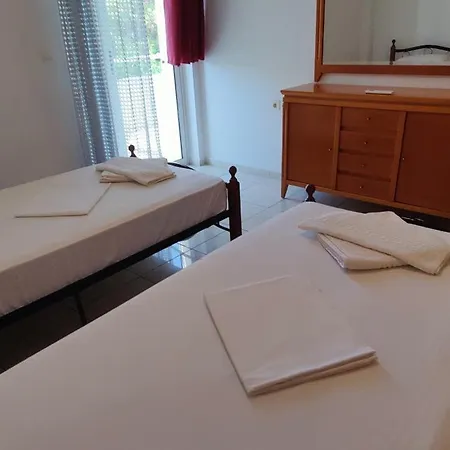 Comfortable And Spacious Opposite A Park In Chania With Parking *