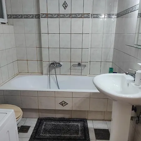 Comfortable And Spacious Opposite A Park In Chania With Parking Apartment *