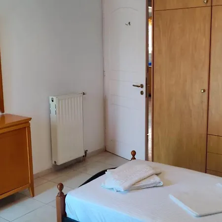 Comfortable And Spacious Opposite A Park In Chania With Parking Apartment *