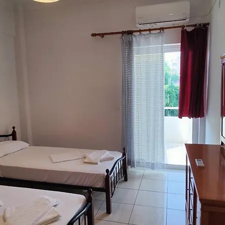 Comfortable And Spacious Opposite A Park In Chania With Parking * Chania (Crete)