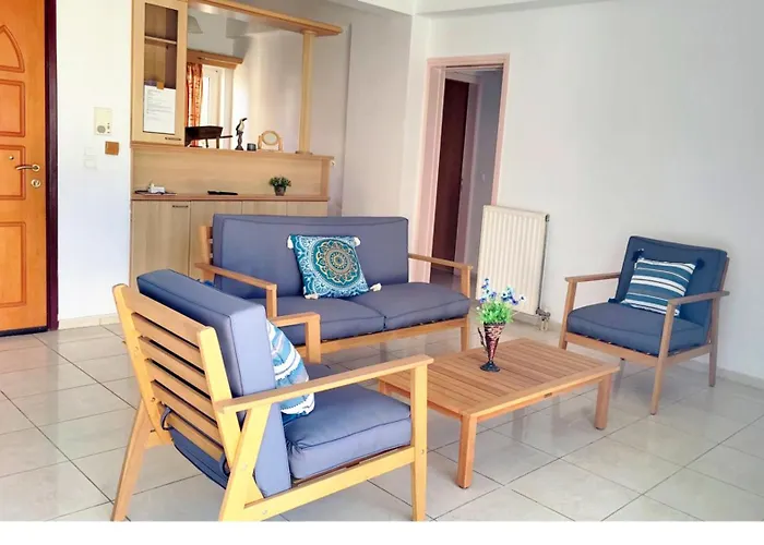 ολόκληρο στόν τρίτο όροφο μέ σαλόνι ,δύο υπνοδωμάτια , κουζίνα , μπάνιο ,καί μεγάλα μπαλκόνια μέ ωραία θέα πάρκου καί ιδιωτικὸ πάρκιν γιά επιβατικό αυτοκίνητο Chania (Crete)